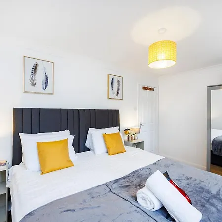 Lovely 2 Bd Hse With Parking Near Excel